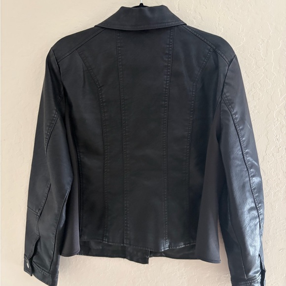 Baccini Women's black Leather Jacket - Picture 5 of 6